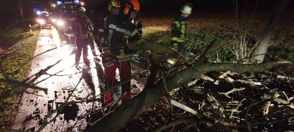 Update (15.11 Uhr) Orkantief Sabine im Kreis Soest - Sperrungen und Schulschließungen