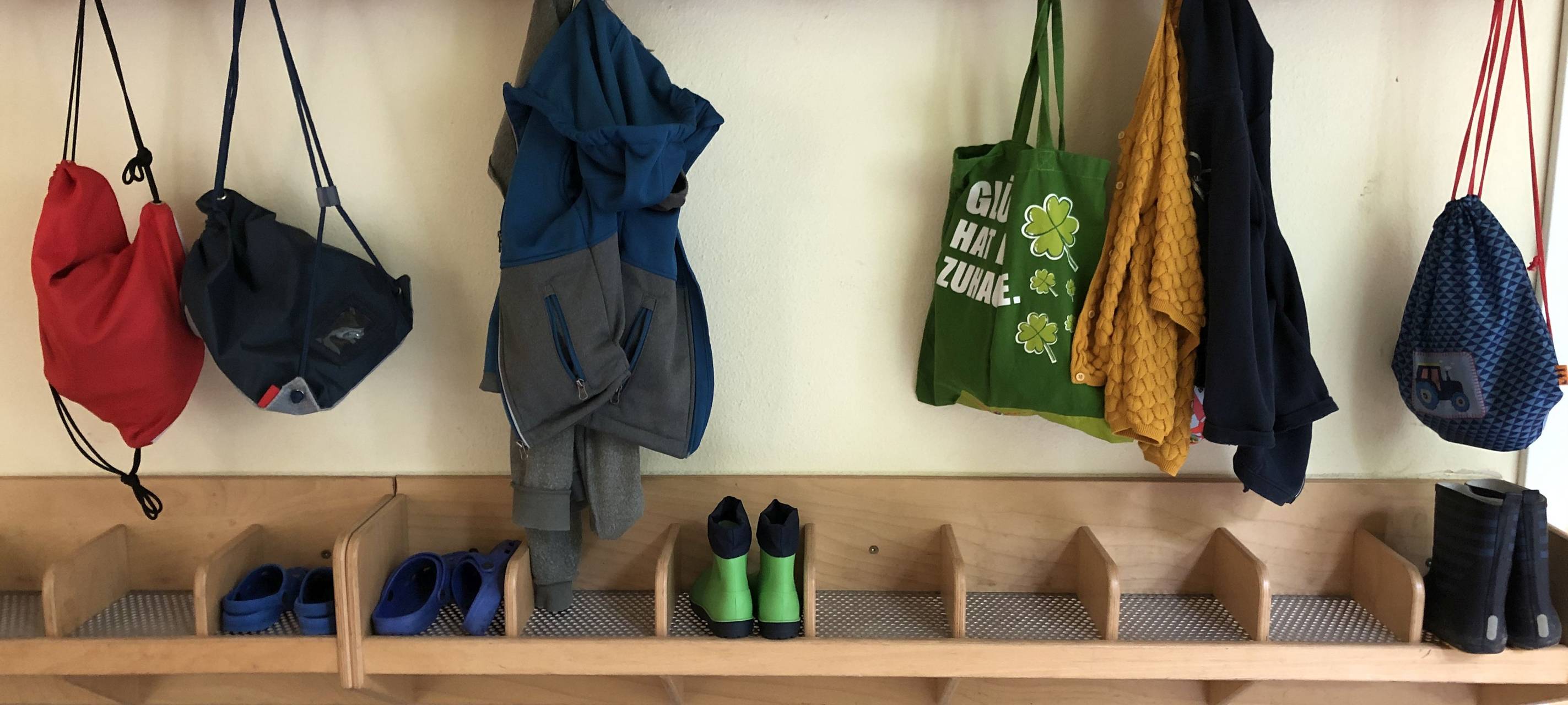 Eingeschränkter Regelbetrieb in Kitas und Notbetreuung in Schulen