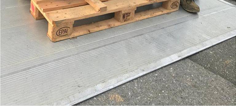 In Soest wurde eine 500-Kilogramm schwere britische Fliegerbombe entdeckt. Sie wurde am Sonntagabend (17.09.) erfolgreich entschärft. Neben dem Bombenfund: Rainer Woitscheck, Kampfmittelräumer.