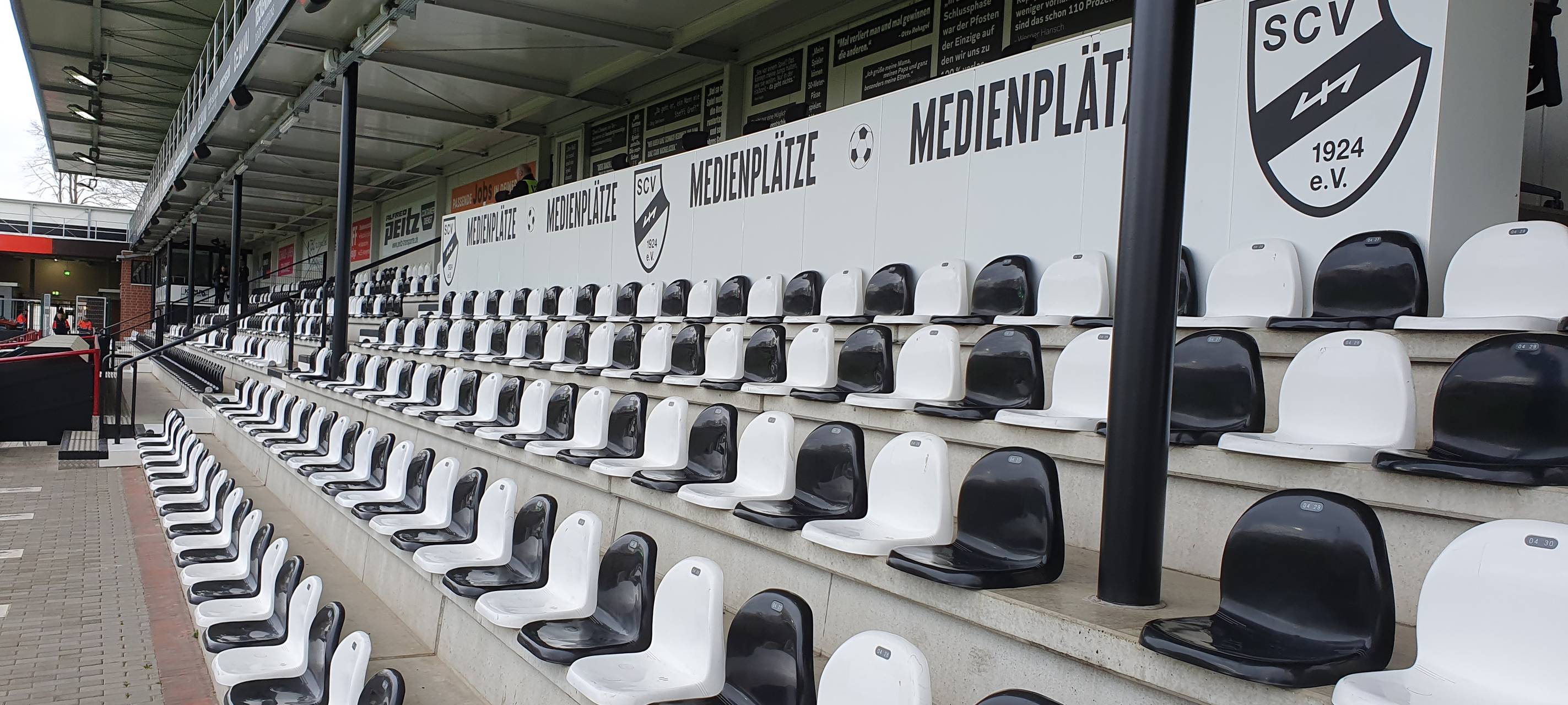 Westfalenpokal-Halbfinale zwischen dem SC Verl und dem SV Lippstadt in der Saison 2023/24.