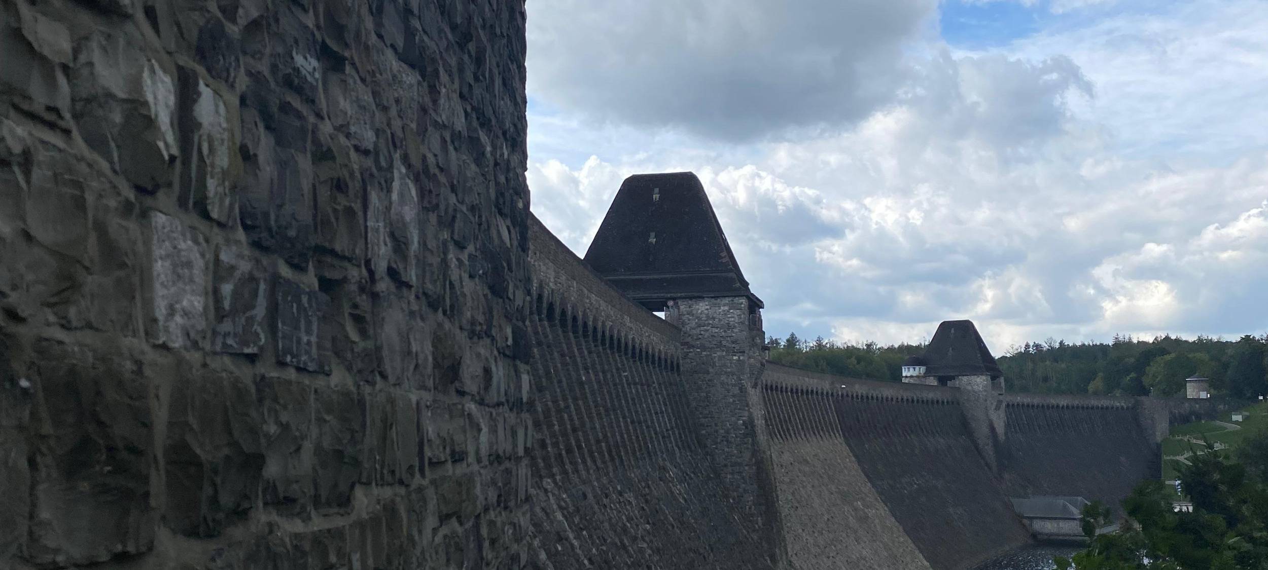Die Talsperre am Möhnesee.