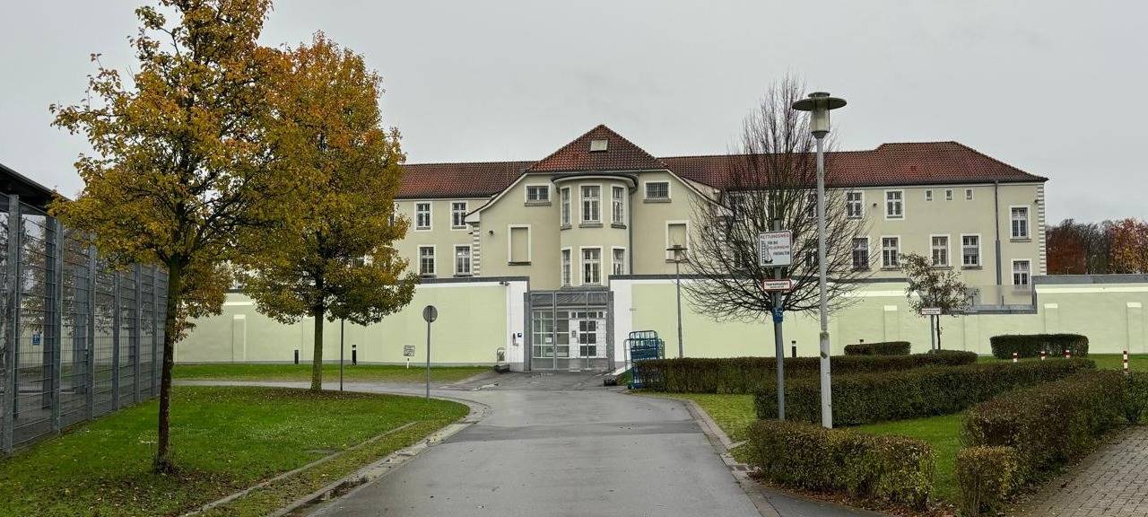 Einer der größten forensischen Einrichtungen von NRW in Eickelborn von außen.