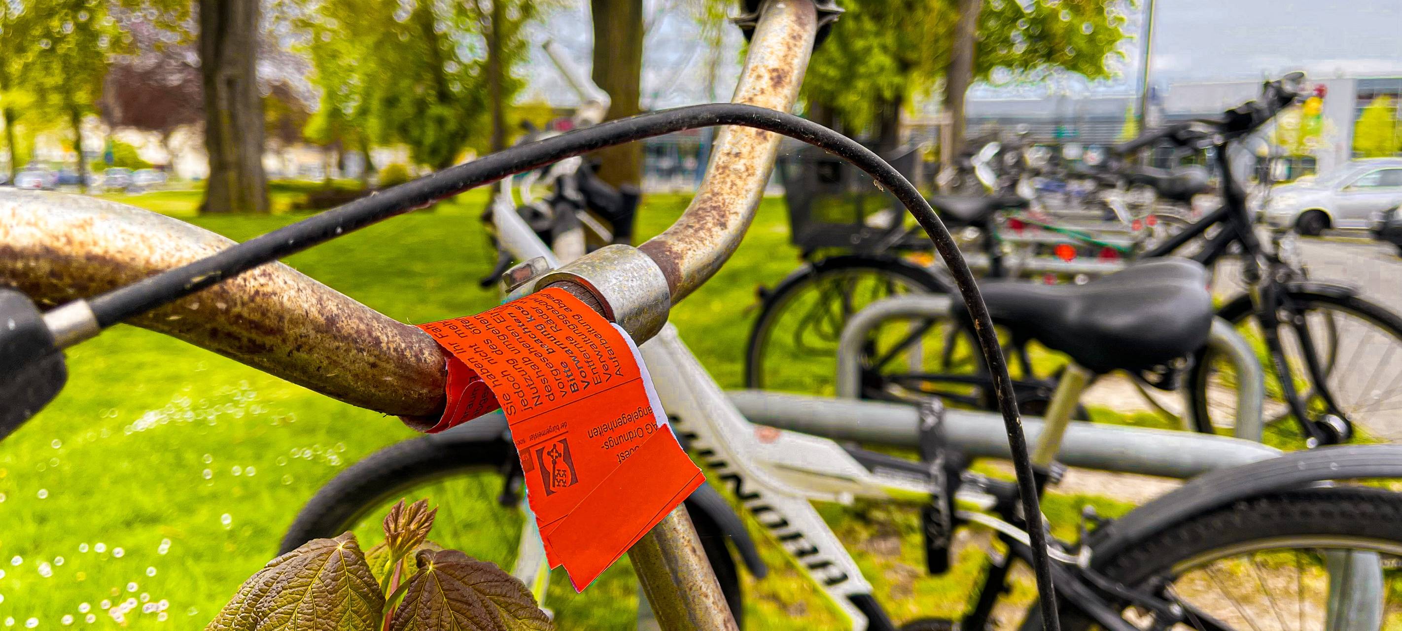 Soest: Warnzettel für Räder am Bahnhof ab April