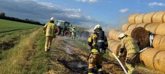 Streifenwagen-Crew stoppt Strohbrand im Kreis Soest
