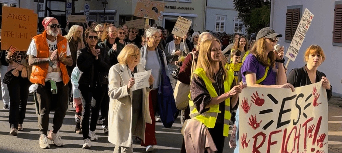 Horrorhaus-Prozess: 300 Menschen demonstrieren in Soest